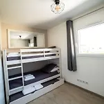 La Maison De Jade & *