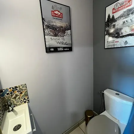 La Maison De Jade & *