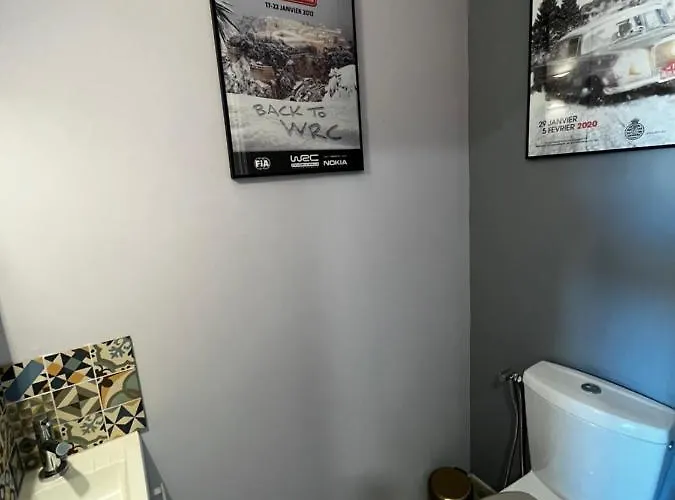 La Maison De Jade & *