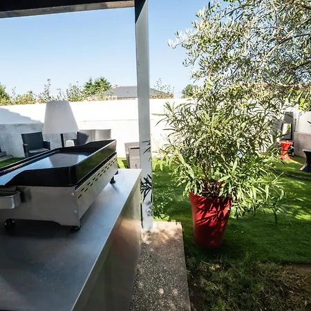 La Maison De Jade & *